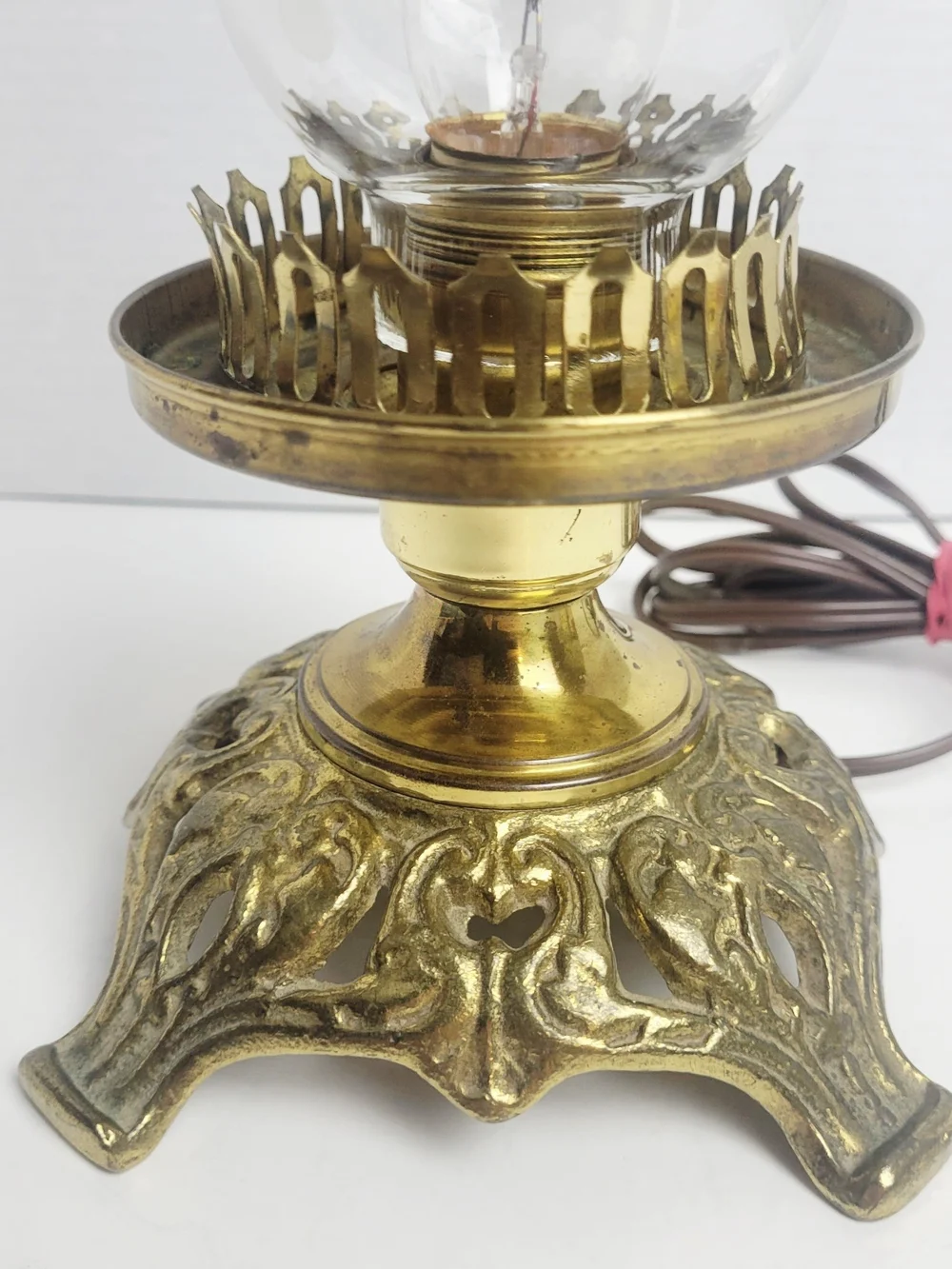 Vtg 70s~Electric Glass Hurricane Boudoir Lamp~FloralShade~Brass Base~Flame Bulb